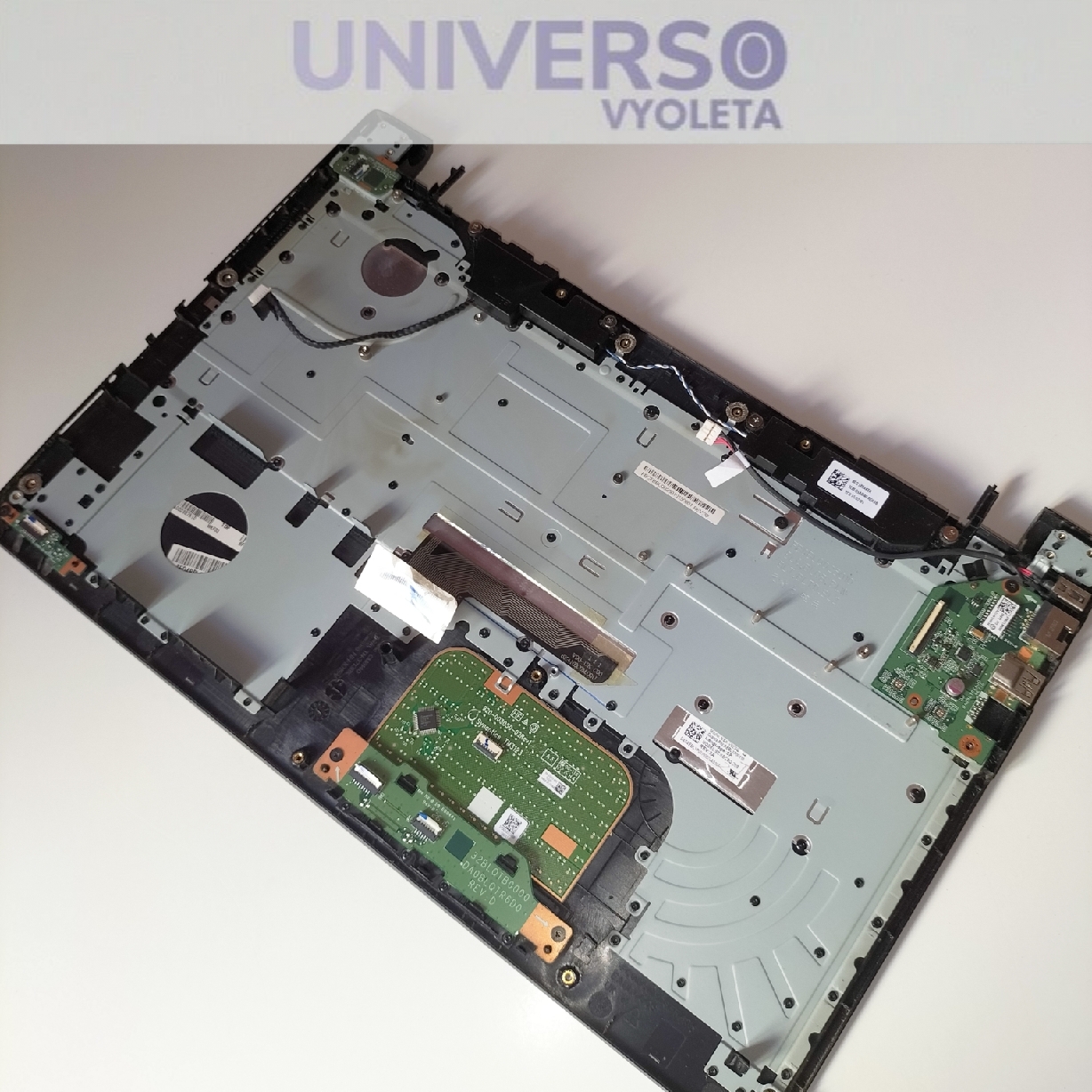 Touchpad y palmrest Toshiba Satellite C550-C-15N_2